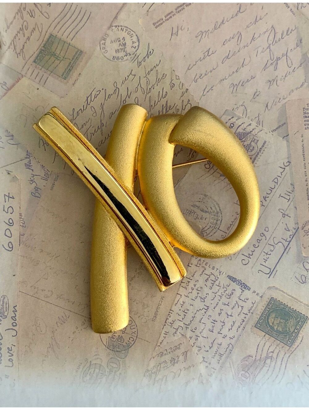Vintage Chic Gold Tone XO Pin Brooch - Stylish Statement Accessory